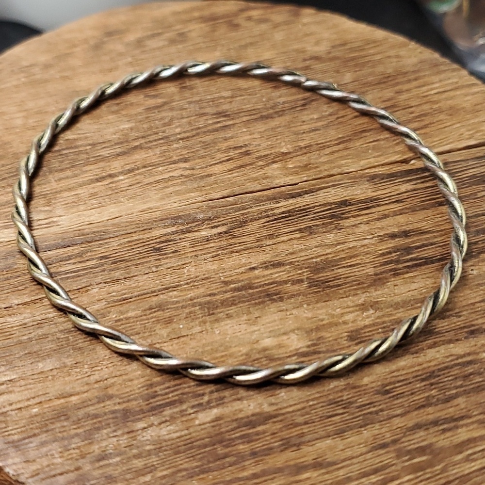 B3231 silver‎ tone twist bracelet
